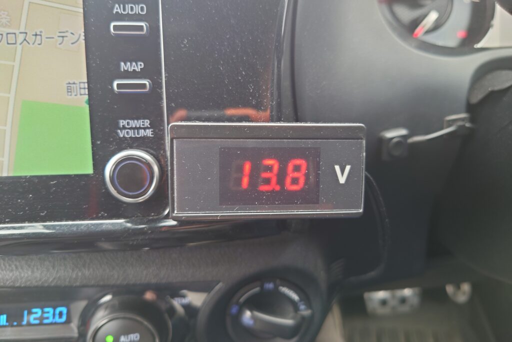 ハイラックススモール点灯時の電圧