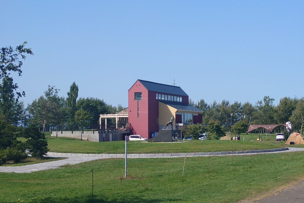 三重緑地公園キャンプ場管理棟