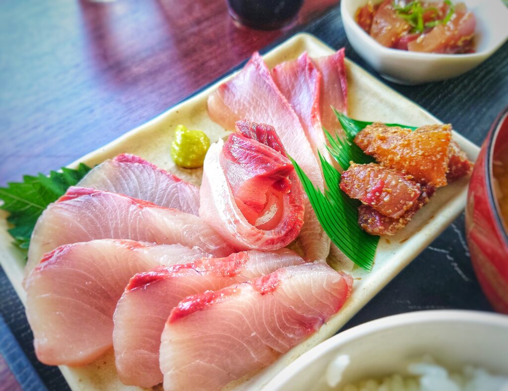 お食事処まるこのぶり刺身定食2