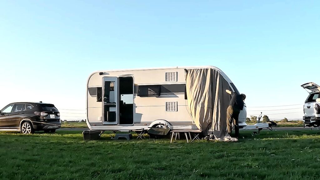 Cレールオーニングタープ設置2