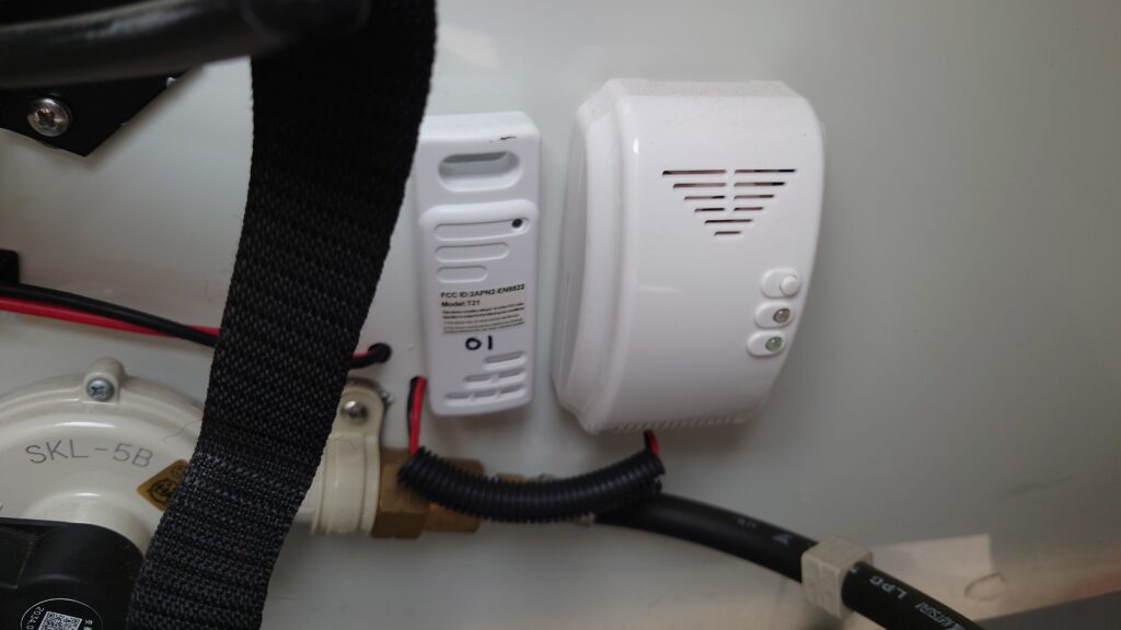 12V　キャンピングトレーラー用LPガス警報器