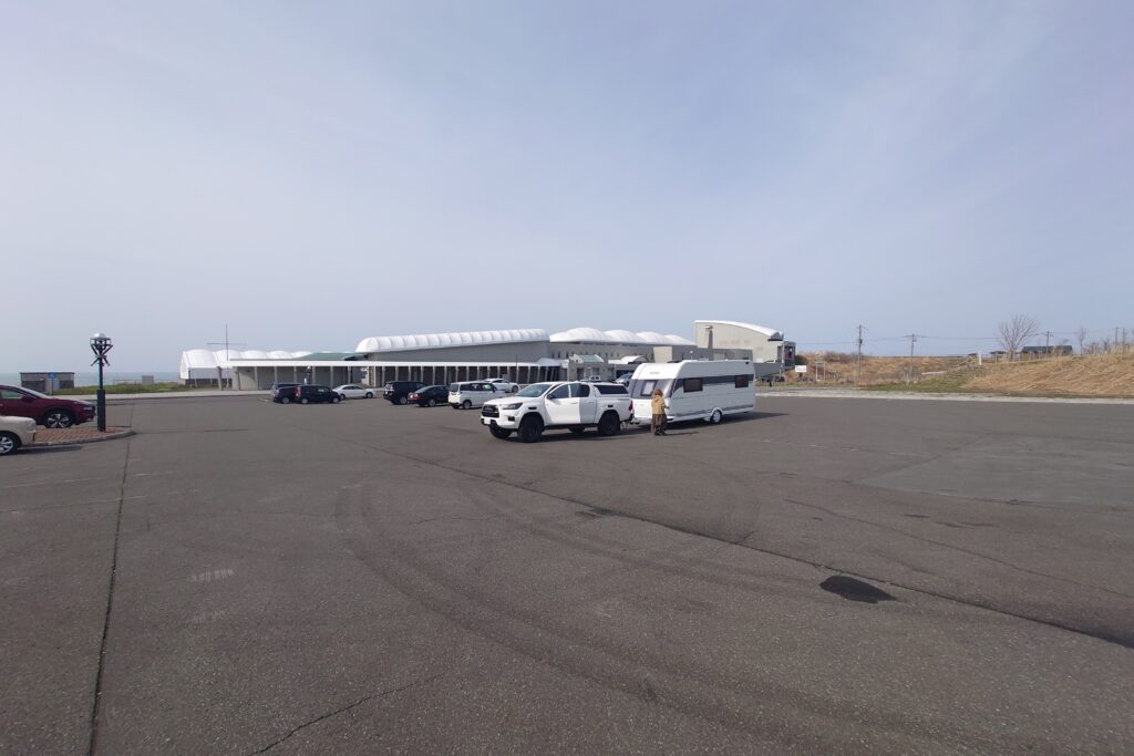 道の駅風Wとままえの駐車場の様子